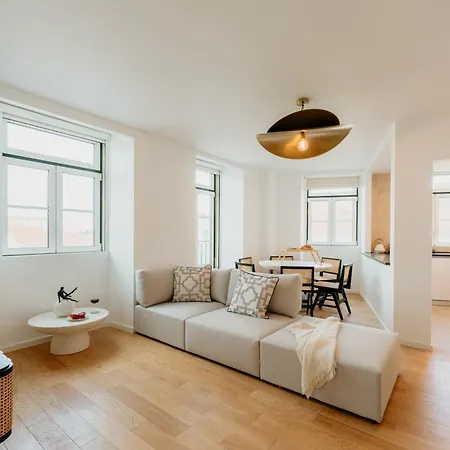Mary Pink - No 2b - Charming Two-bedroom Apartment